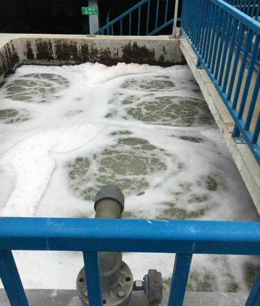 （圖：電鍍廢水泡沫來源）