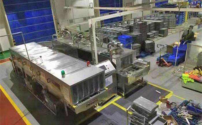 （圖：五金清洗工作現(xiàn)場(chǎng)）