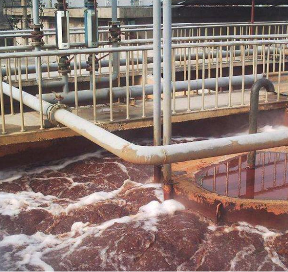 （圖：紡織廠污水泡沫現(xiàn)場(chǎng)）