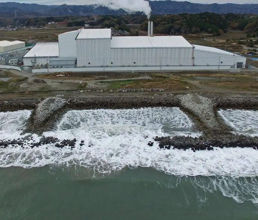 （圖：污水處理泡沫處理現(xiàn)場）