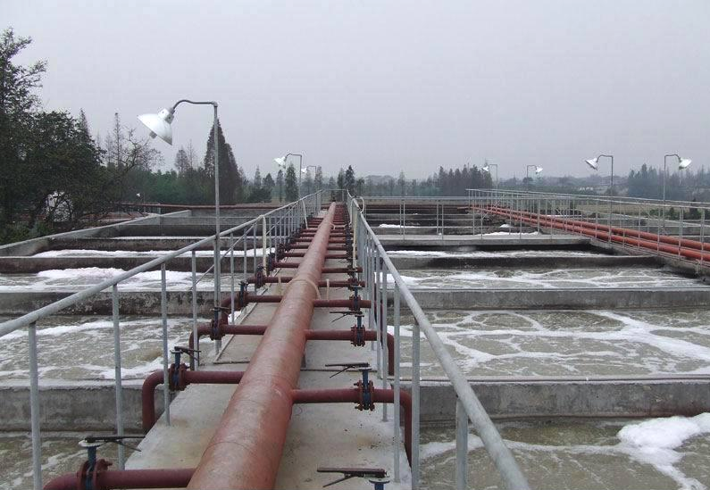 （圖：生活污水泡沫現(xiàn)場(chǎng)）