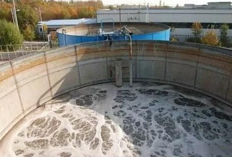 （圖：曝氣池污水泡沫）