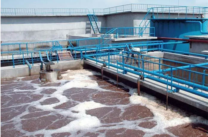 （圖：污水廠曝氣池泡沫）