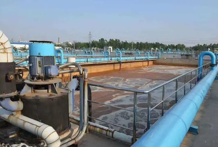 （圖：工業(yè)廢水污水廠泡沫）