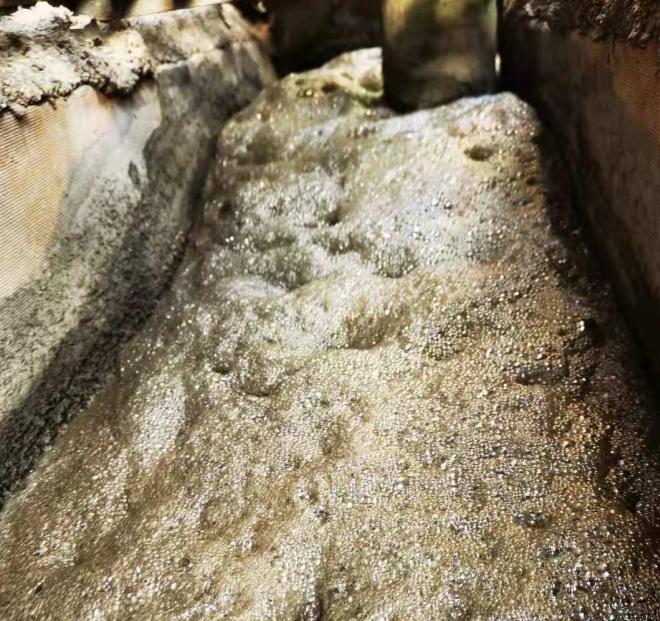 （圖：脫硫塔起泡現(xiàn)場(chǎng)）