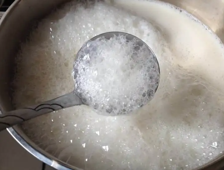 （圖：液體肥料泡沫）