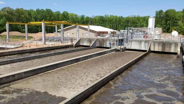 （圖：養(yǎng)殖污水處理池起泡場景）