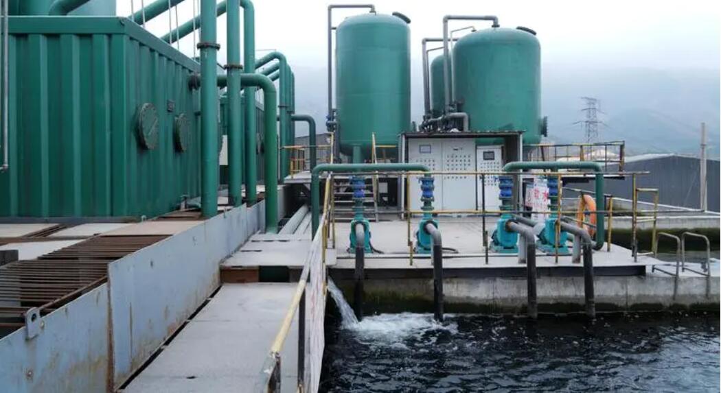 （圖：工業(yè)生產(chǎn)污水處理廠）