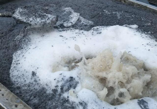 （圖：污水處理廠起泡場景）